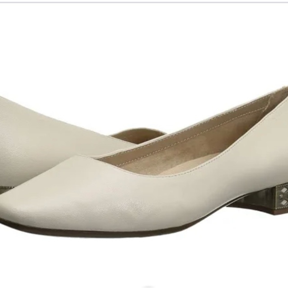 AEROSOLES Cream Flats Comfortable Loafers